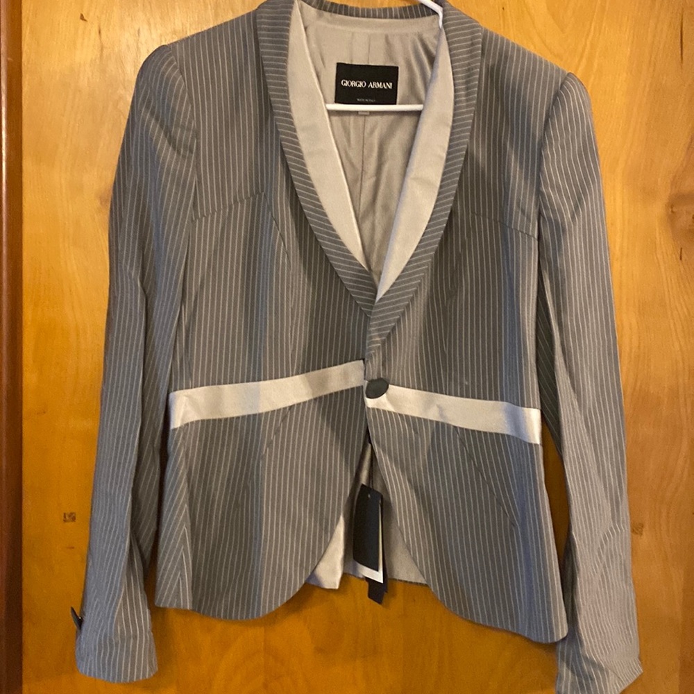 Brandnew giorgio Armani full suit for women size 42 (6 us)